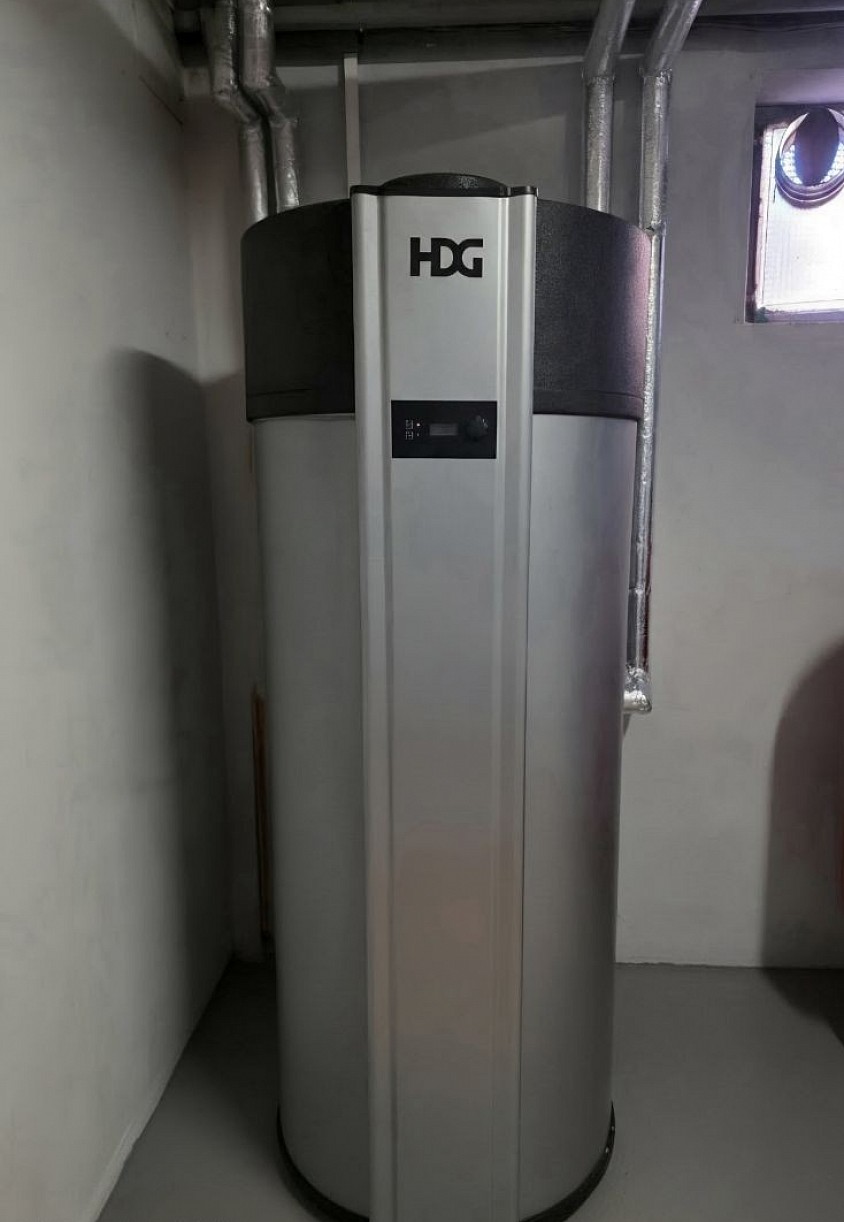 WARMWASSERWÄRMEPUMPE VON HDG Bavaria - Top Ergänzung zum Scheitholzkessel